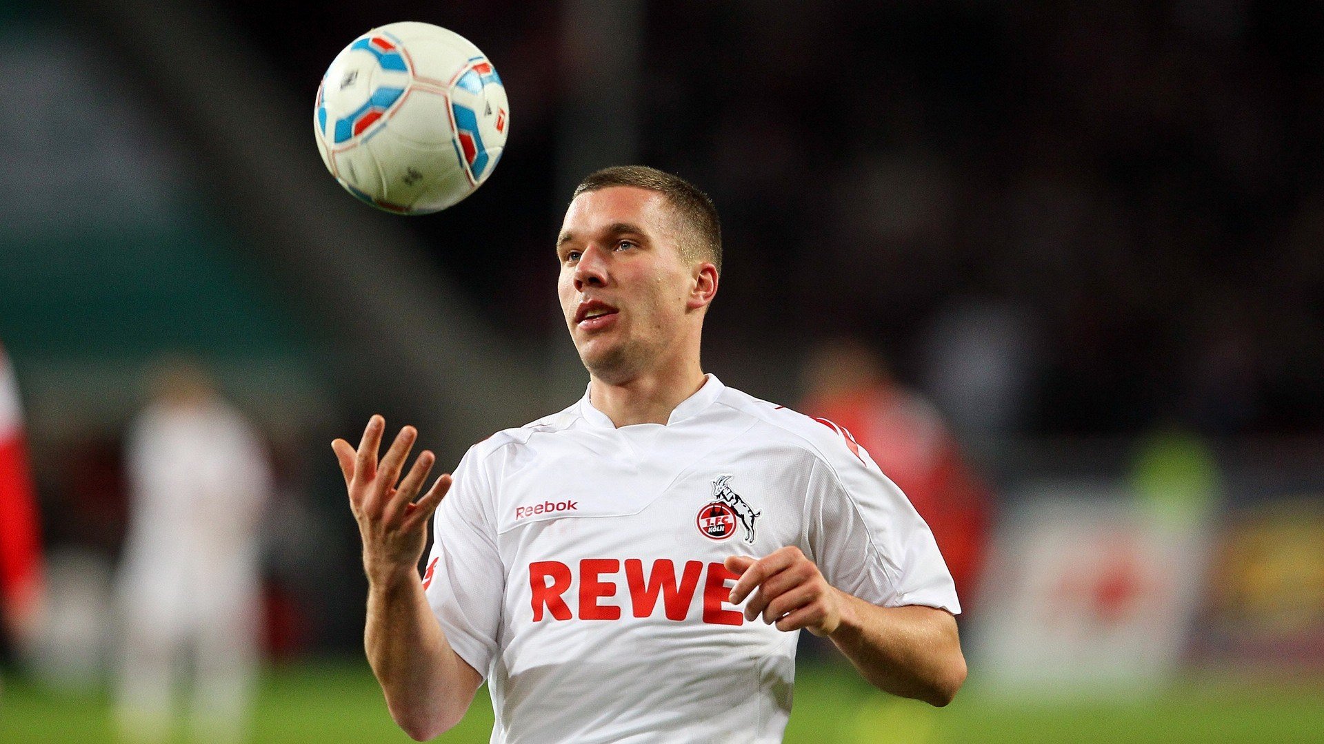 爱游戏在线登录入口-“足球+科技”融合创新，推动行业不断跨越发展，融合足球队