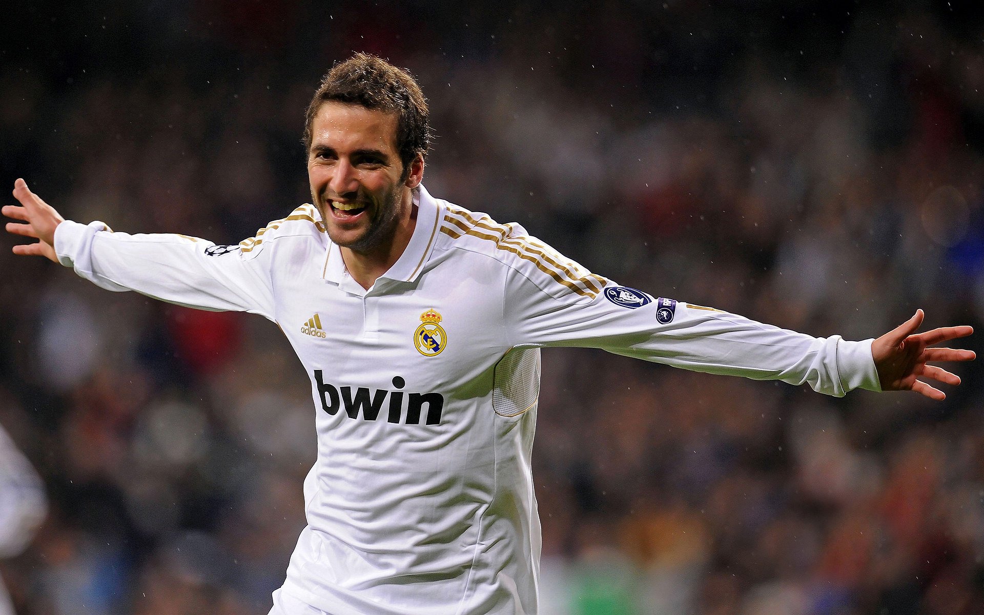 “逆境求胜：车手在极端环境的英勇战役”